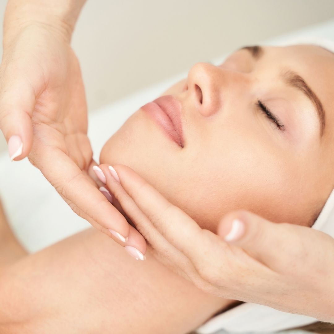 ansiktsmassage-hemp-skincare-cbd-hudvård