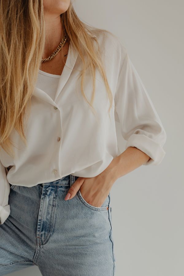 kvinna-med-jeans