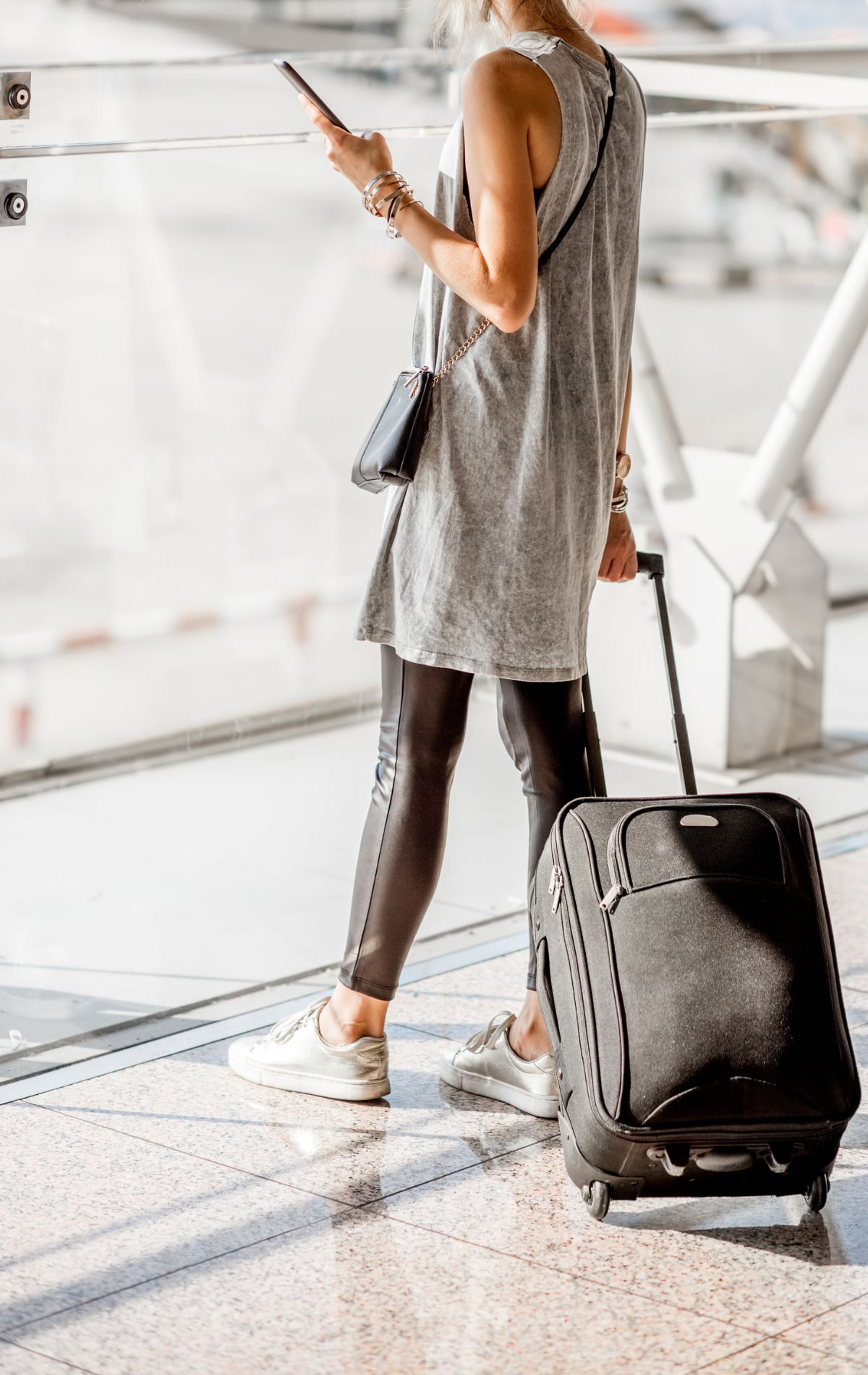 digital nomad kvinna resvaska business 2